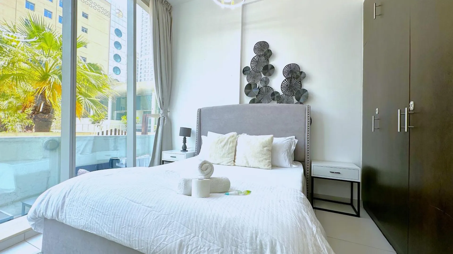 Apartment Unforgettable View & Experience Over Dubai Canal