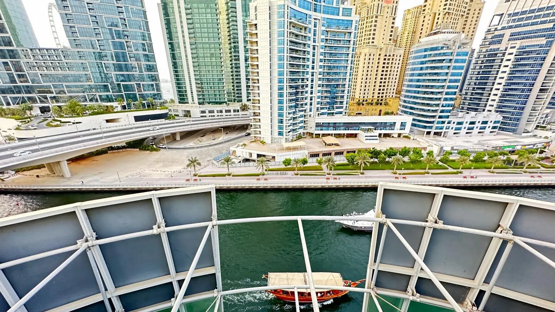Apartment Unforgettable View & Experience Over Dubai Canal