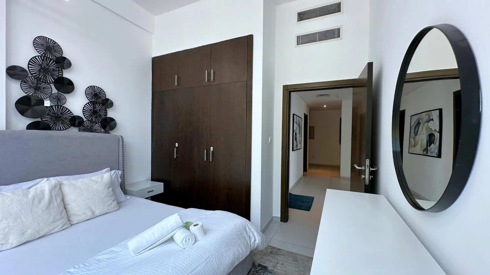Unforgettable View & Experience Over Dubai Canal Apartment