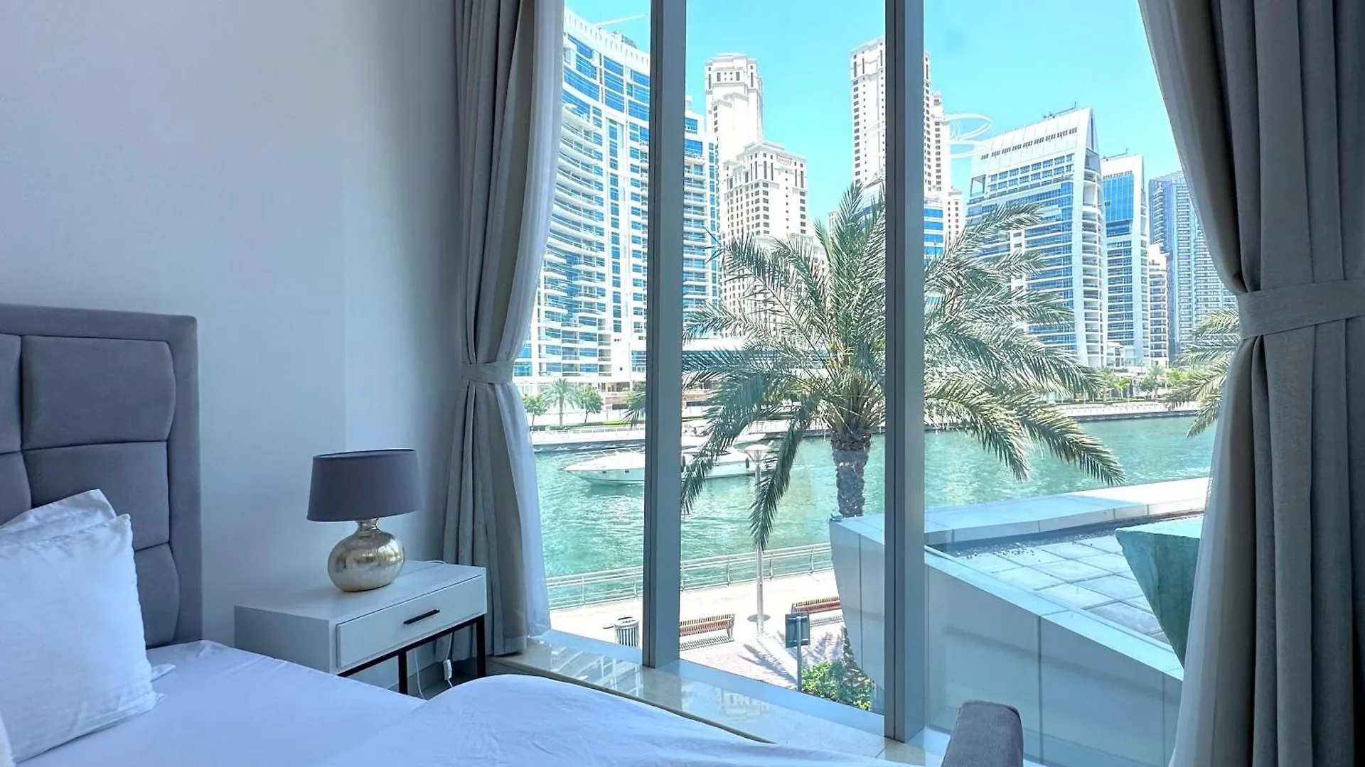Apartment Unforgettable View & Experience Over Dubai Canal