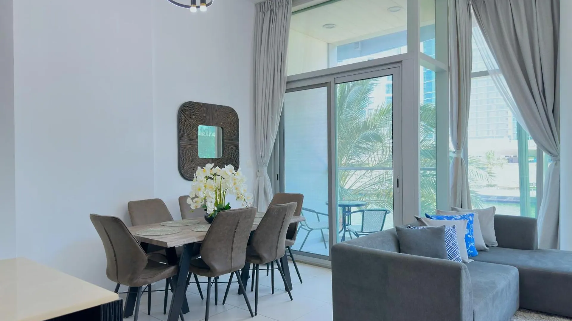 Apartment Unforgettable View & Experience Over Dubai Canal